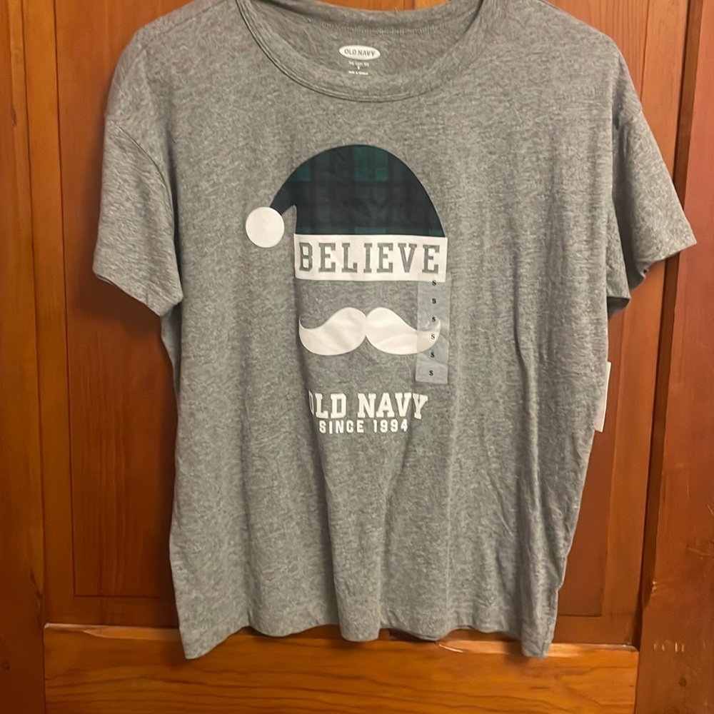 old navy tee shirt